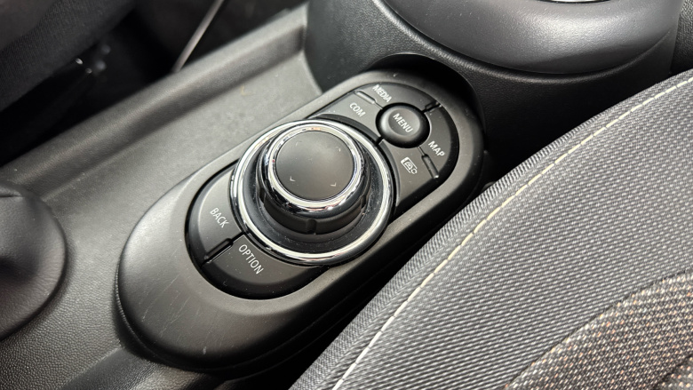 MINI Hatchback 1.5 Cooper Classic 3dr Auto [Comfort/Nav Pack] Petrol Hatchback